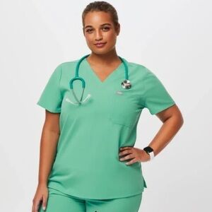 FIGS Women’s Catarina One-Pocket Top - Surgical Green - Size: 2XL - NWT